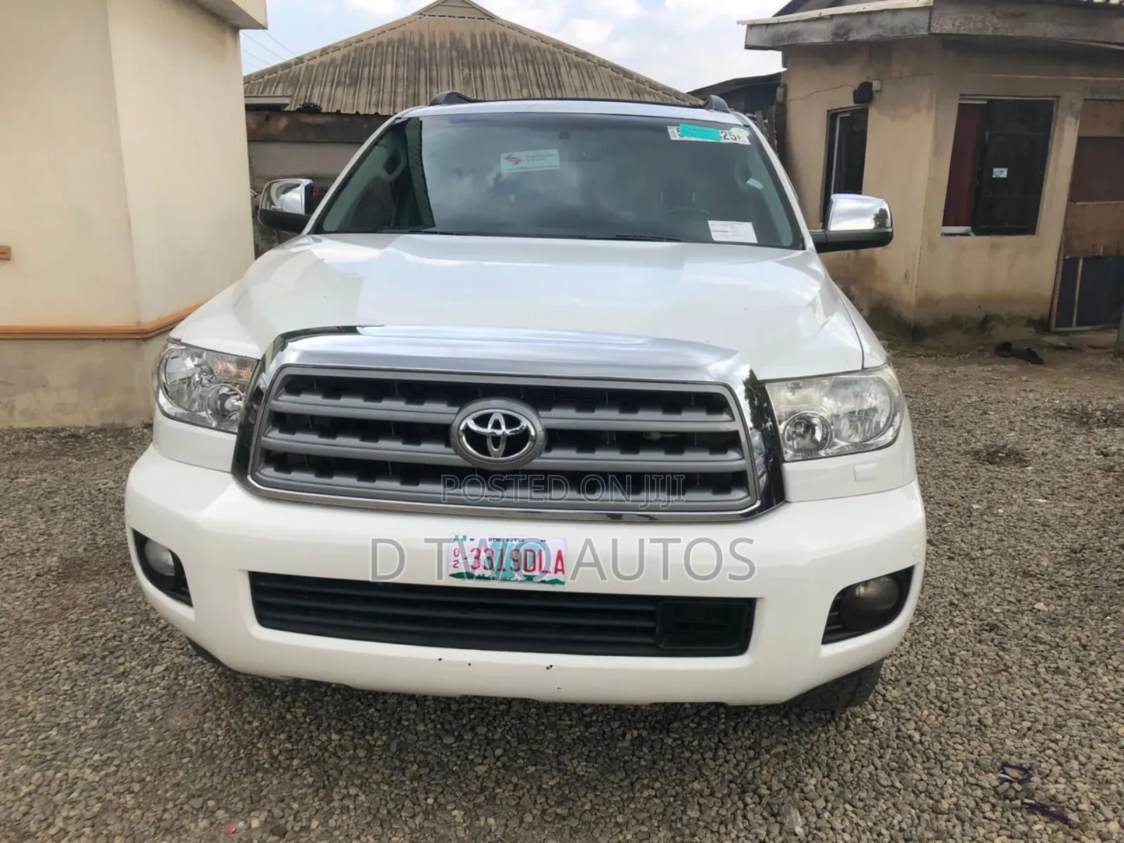 Toyota Sequoia Platinum 4dr SUV 4WD (5.7L 8cyl 6A) 2011 White