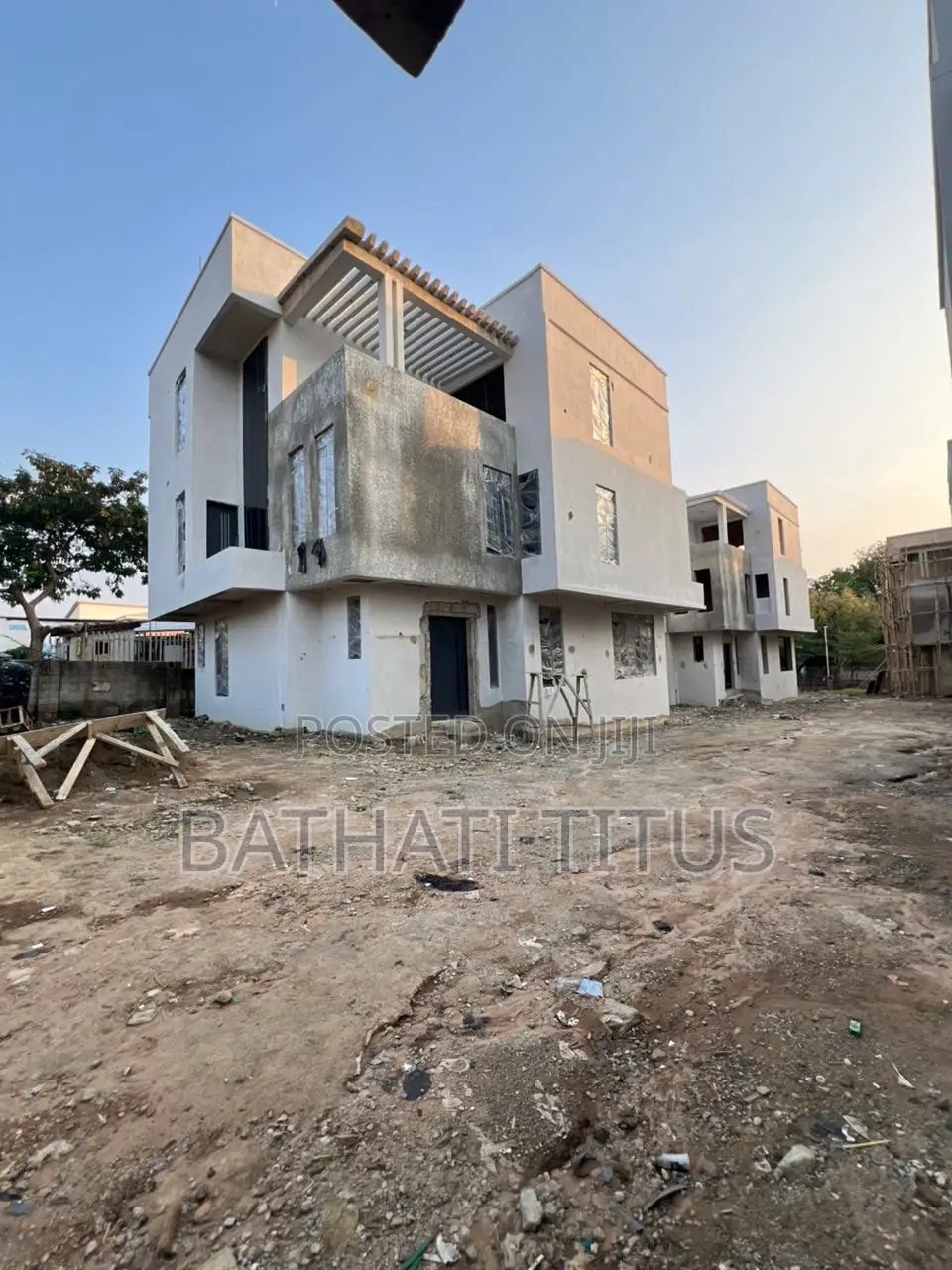 4bdrm Duplex in Life Camp for sale