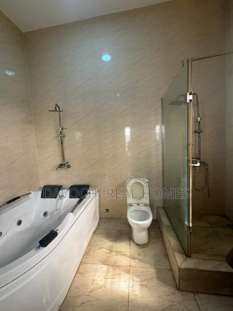 5bdrm Duplex in Chevron for rent