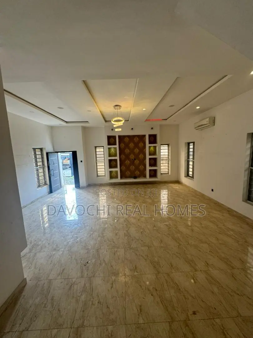 5bdrm Duplex in Chevron for rent