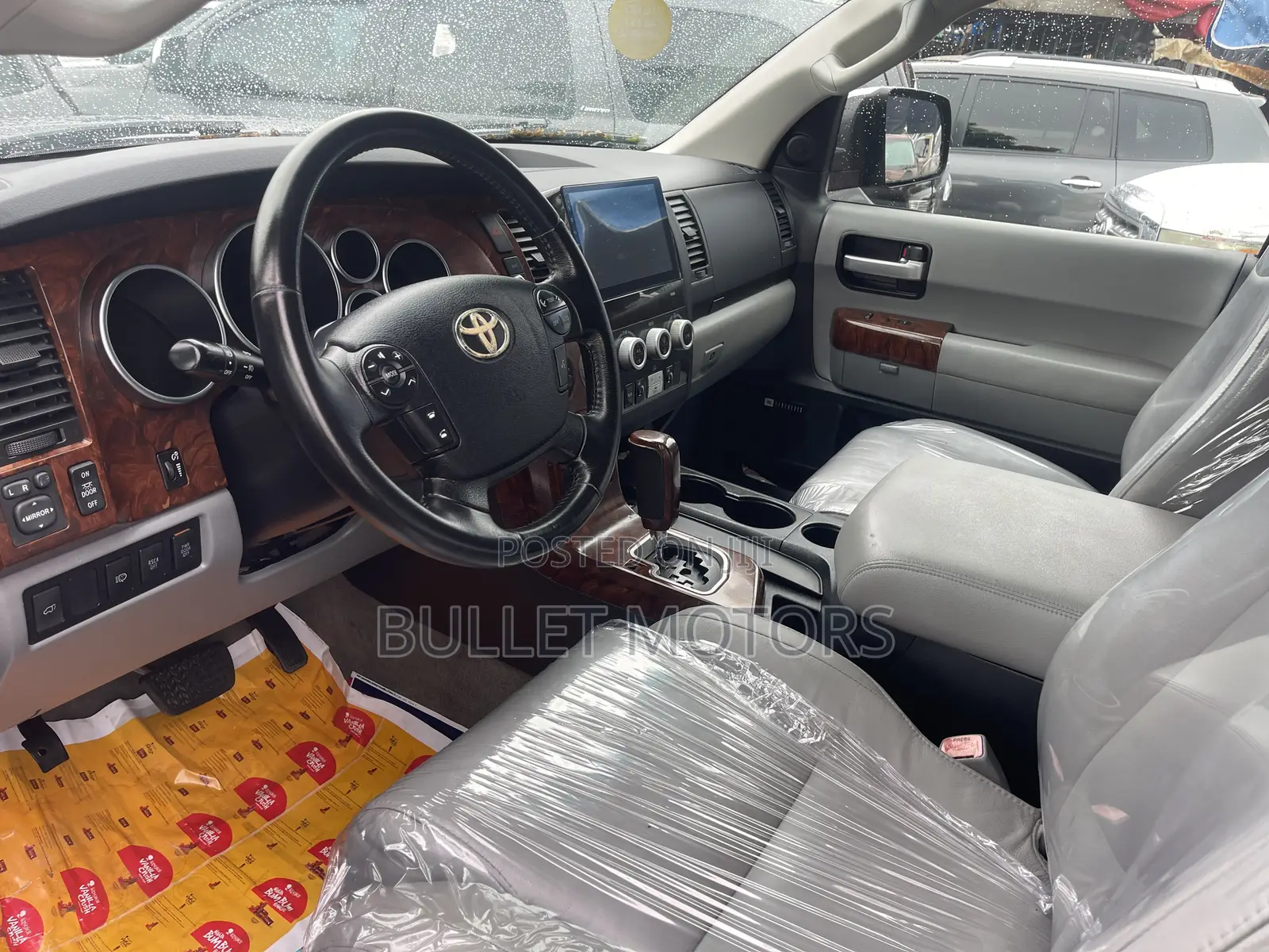 Toyota Sequoia Limited 4dr SUV 4WD (5.7L 8cyl 6A) 2010 Black