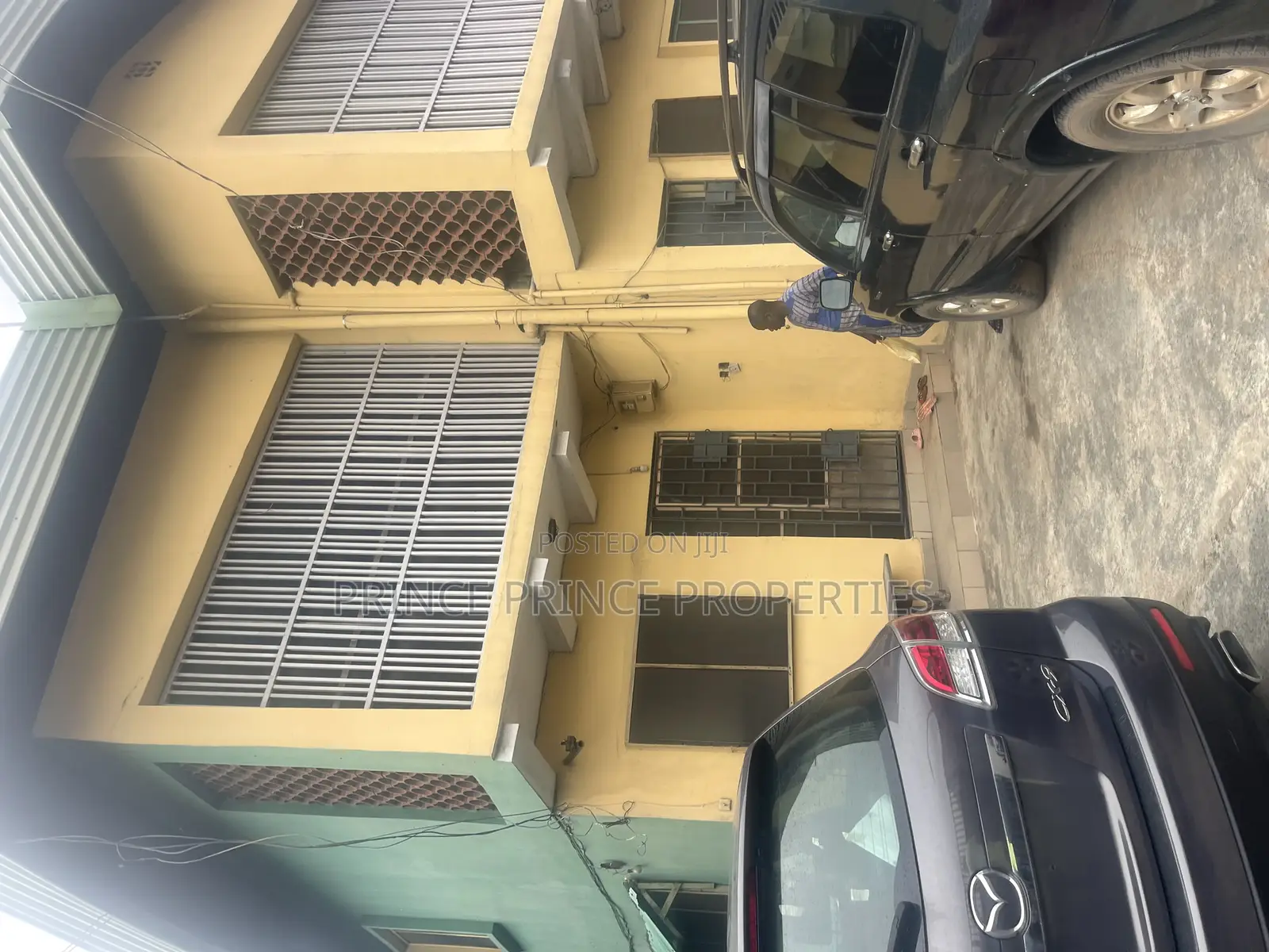3bdrm Block of Flats in Surulere for sale