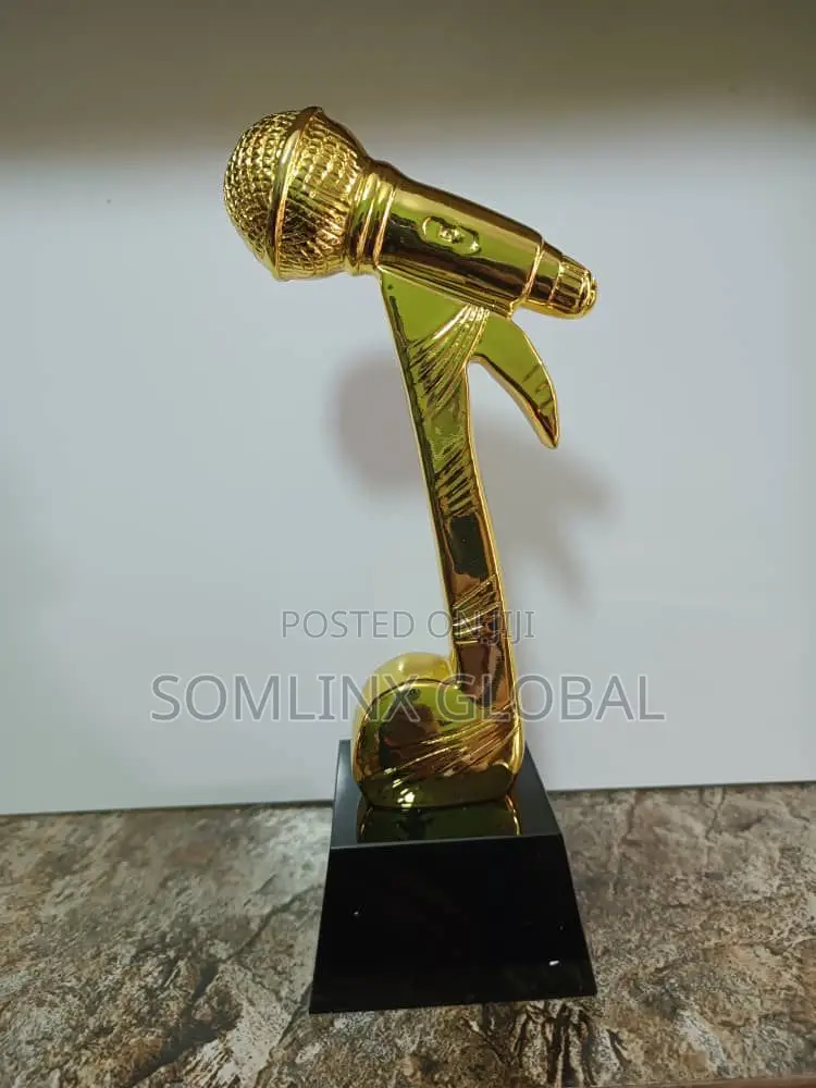 Mic- Trophy Plaque
