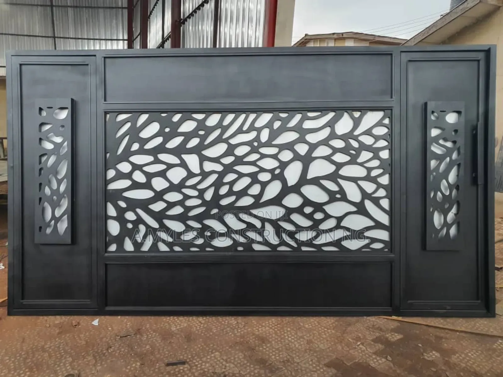 Leser Cut Gate