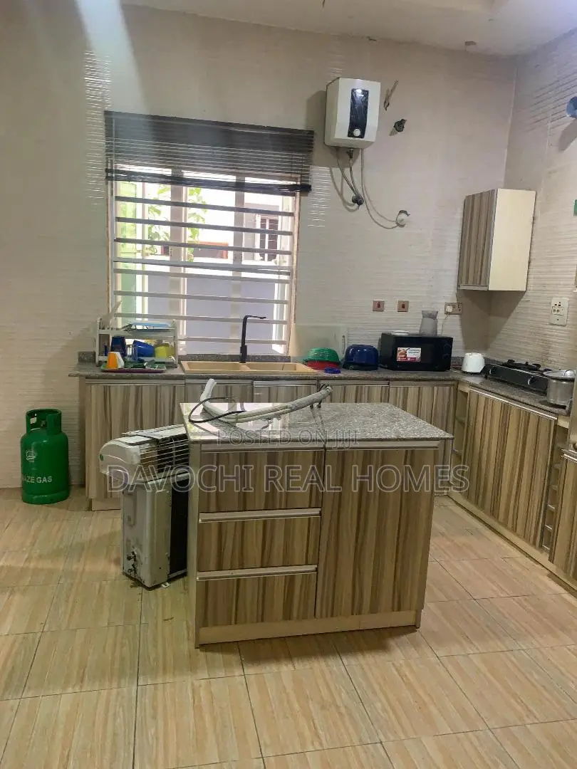 4bdrm Duplex in Ikota Villa for rent