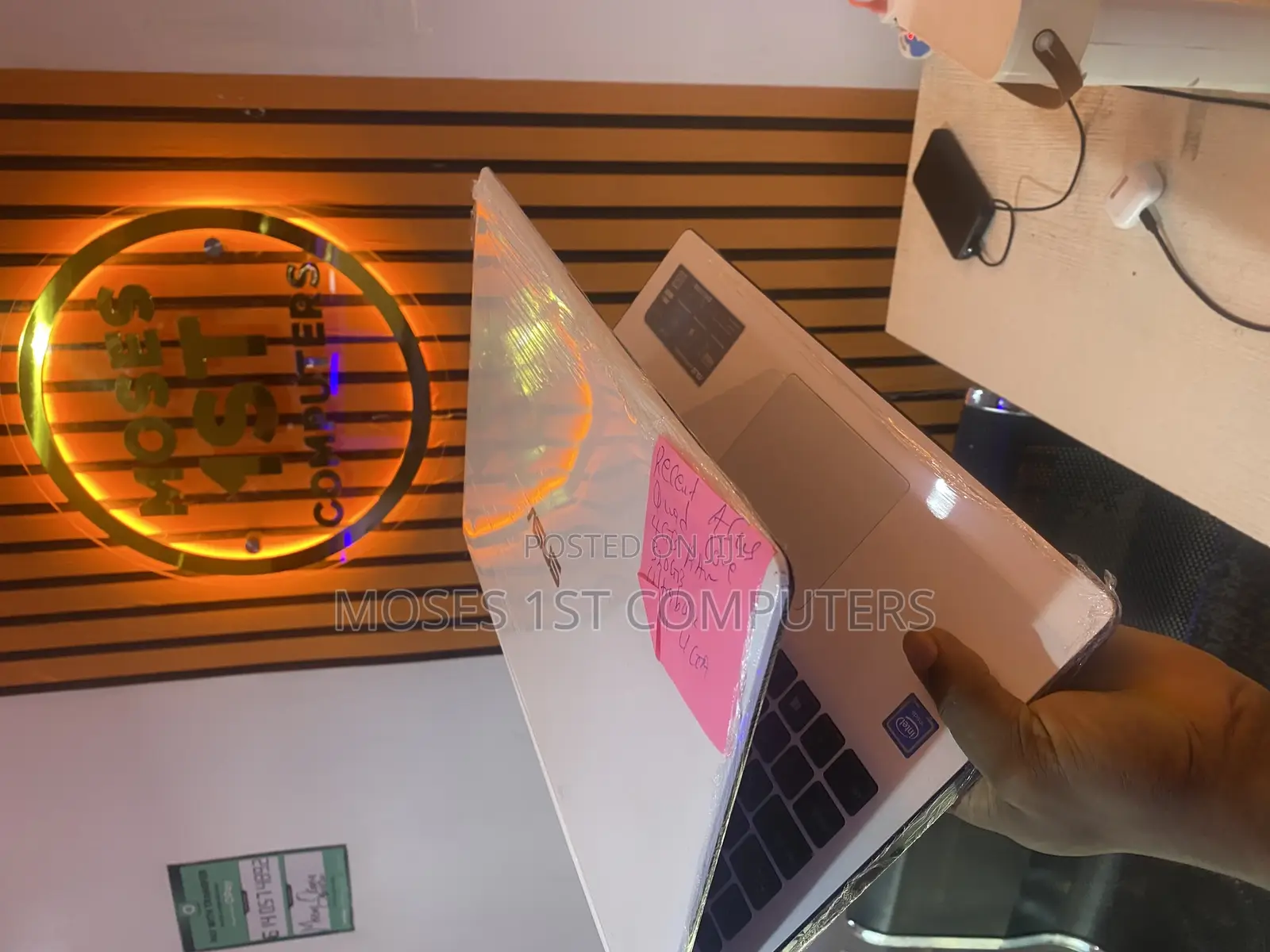 New Laptop Asus 4GB HDD+SSD 320GB