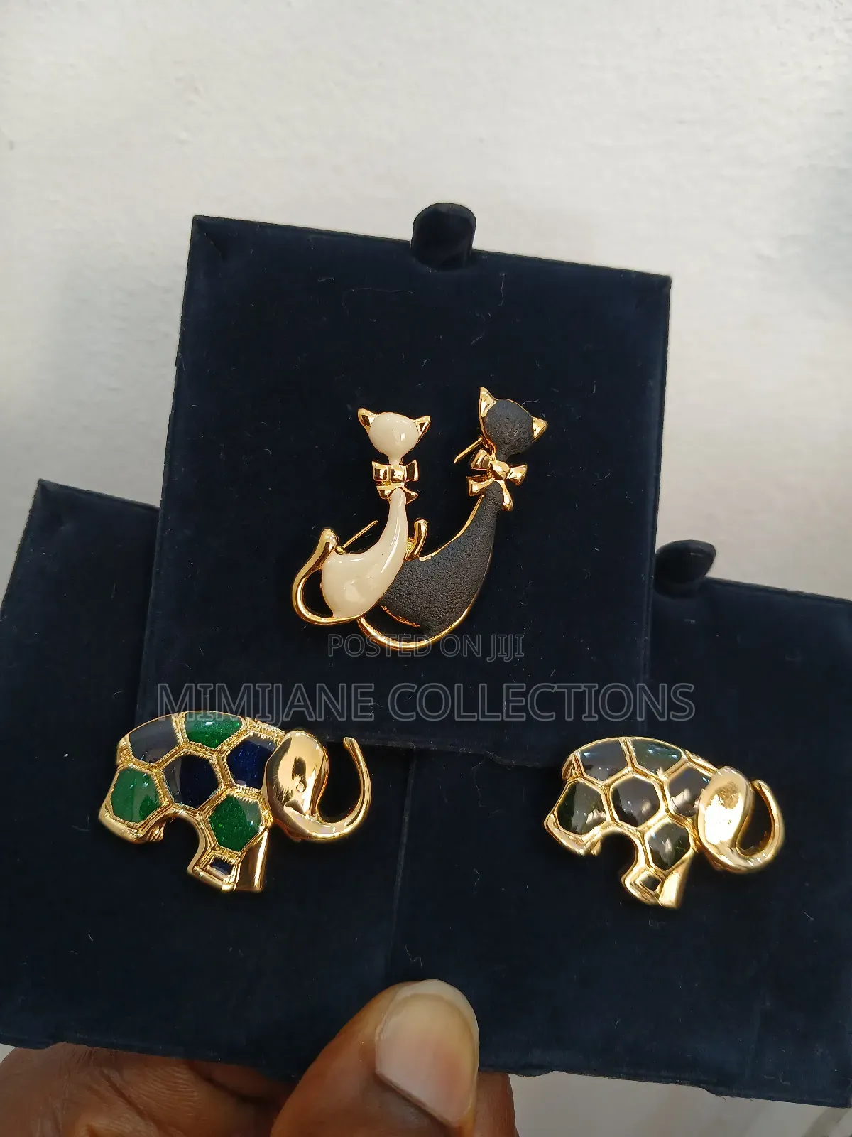 Assorted Female Vintage Brooches