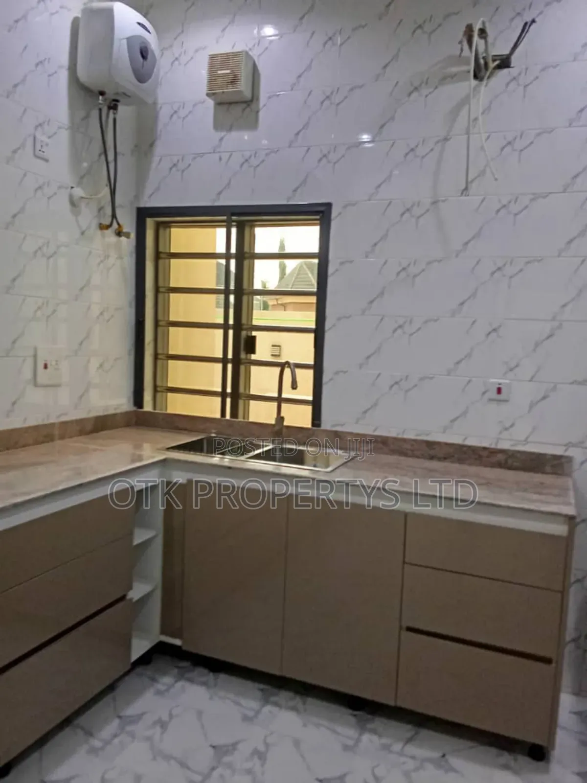 3bdrm Block of Flats in Fo1, Kubwa for sale