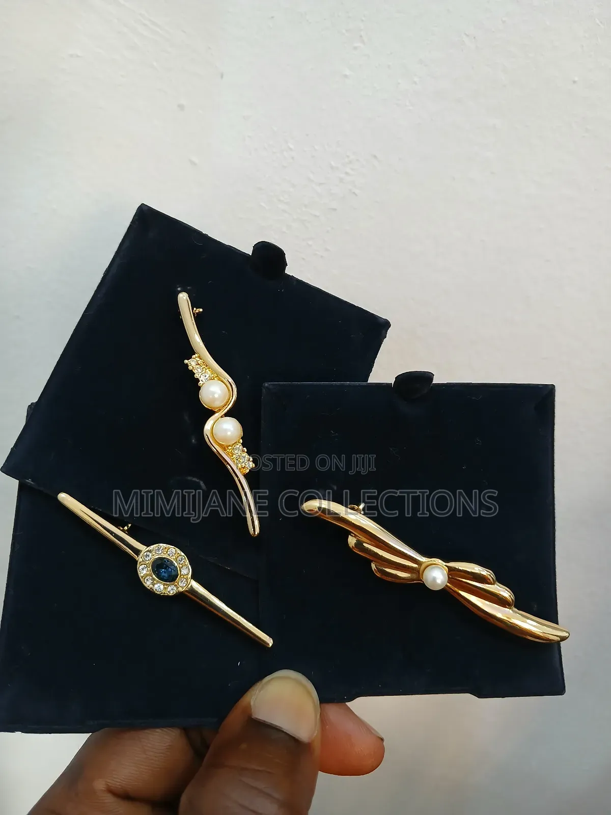 Assorted Female Vintage Brooches