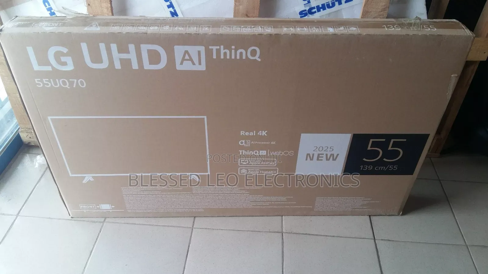 55inches Smart Tv Witg Seamlessly on the Big Screen
