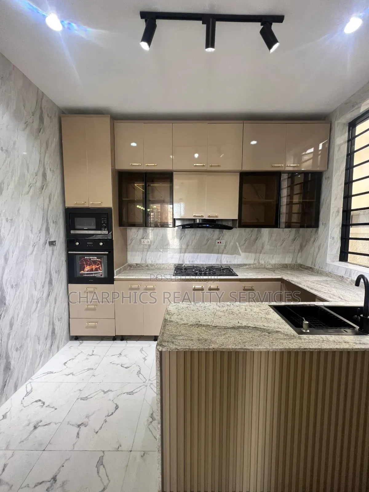 4bdrm Duplex in Ikota for sale