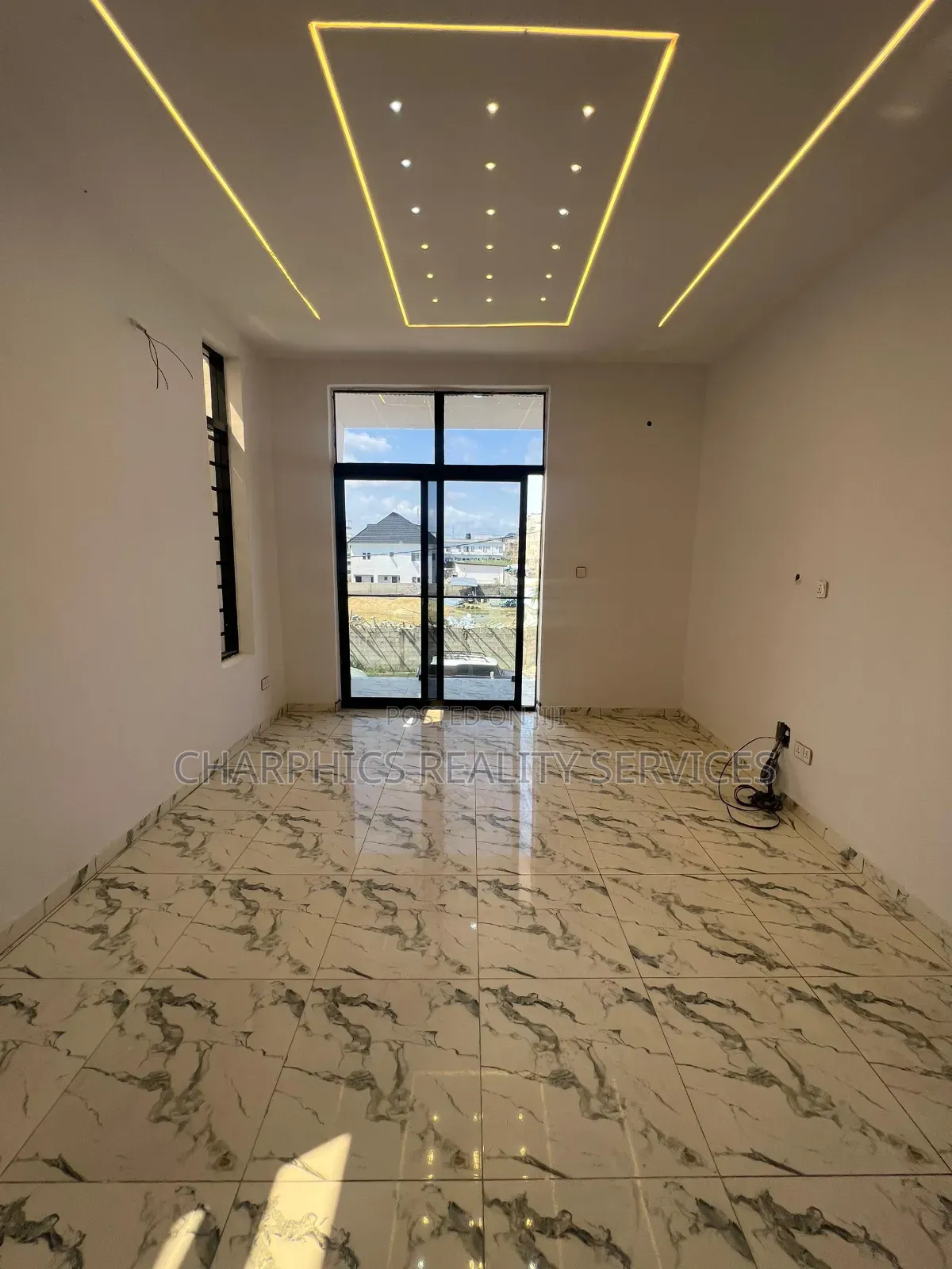 4bdrm Duplex in Ikota for sale