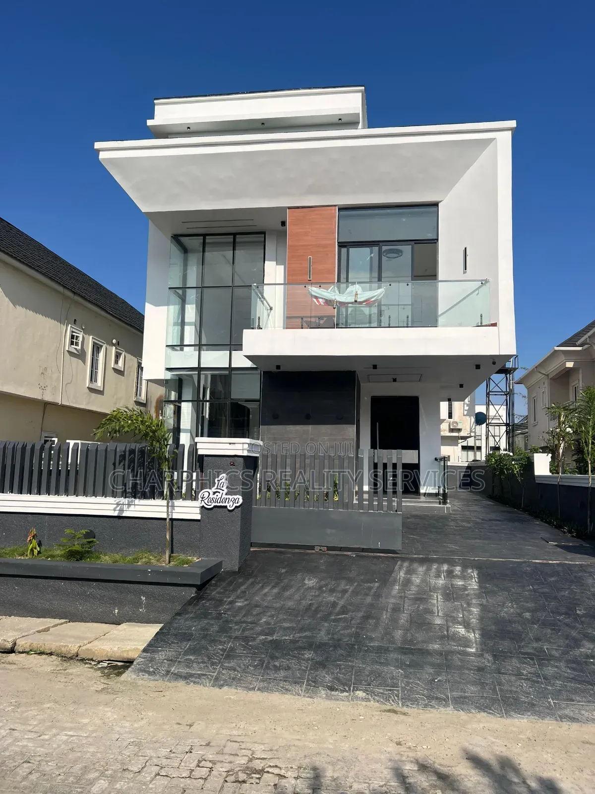 5bdrm Duplex in Ikota for sale