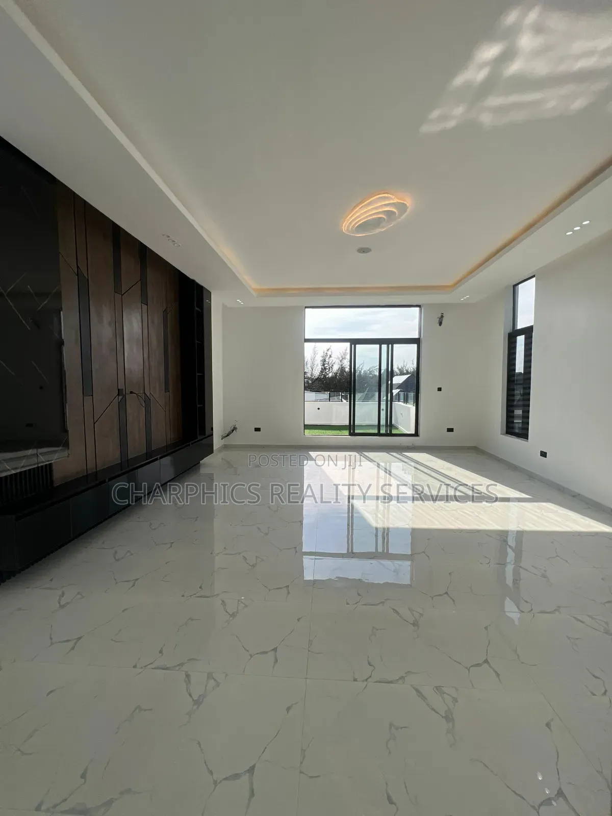 5bdrm Duplex in Ikota for sale