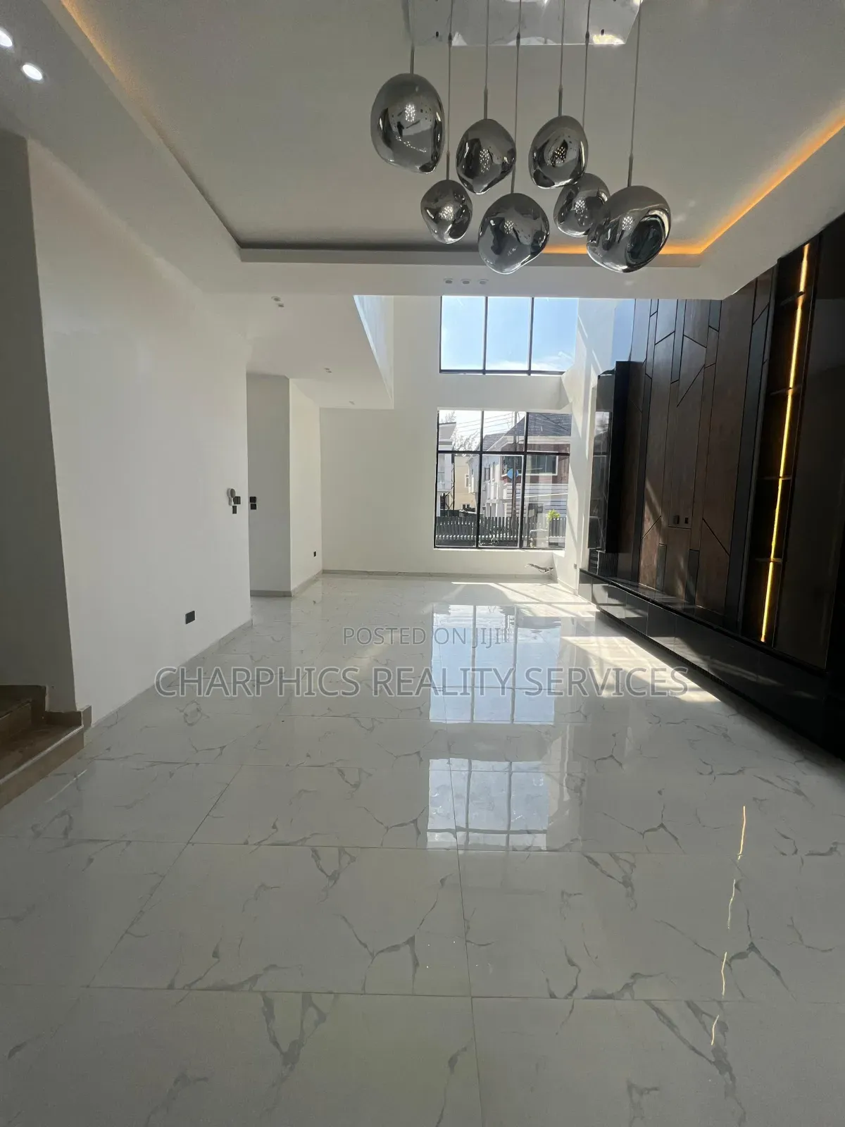5bdrm Duplex in Ikota for sale