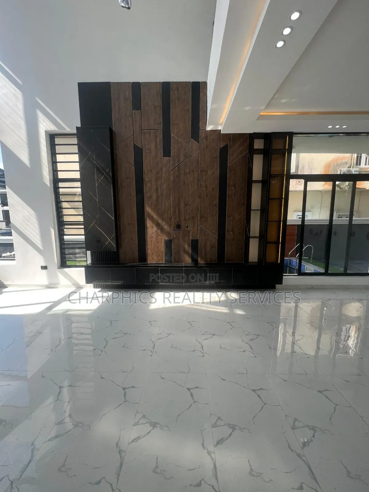 5bdrm Duplex in Ikota for sale