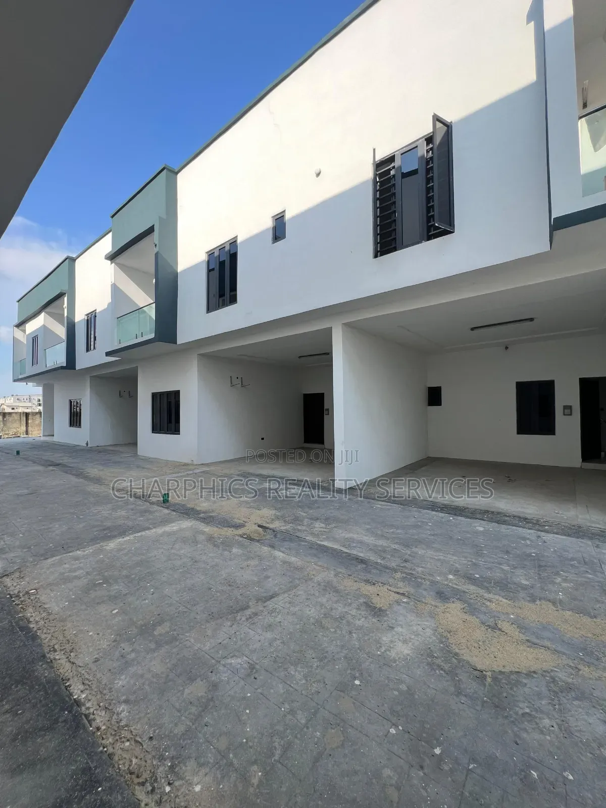 4bdrm Duplex in Lekki Phase 2 for sale