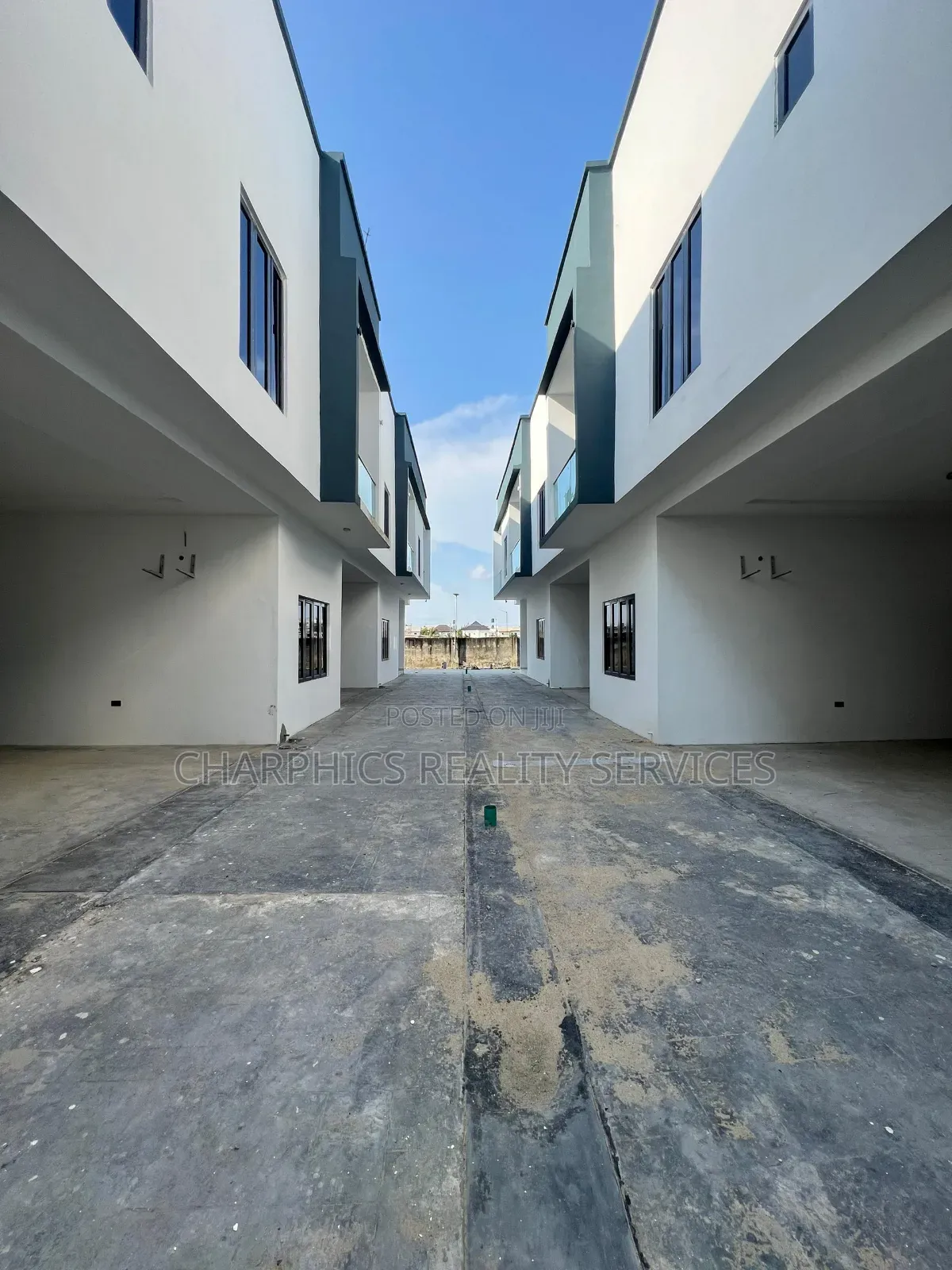 4bdrm Duplex in Lekki Phase 2 for sale