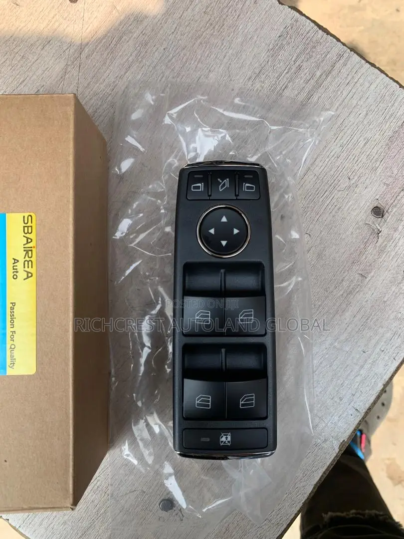 Mercedes Benz 204 C300 2010 Door Pressing Button