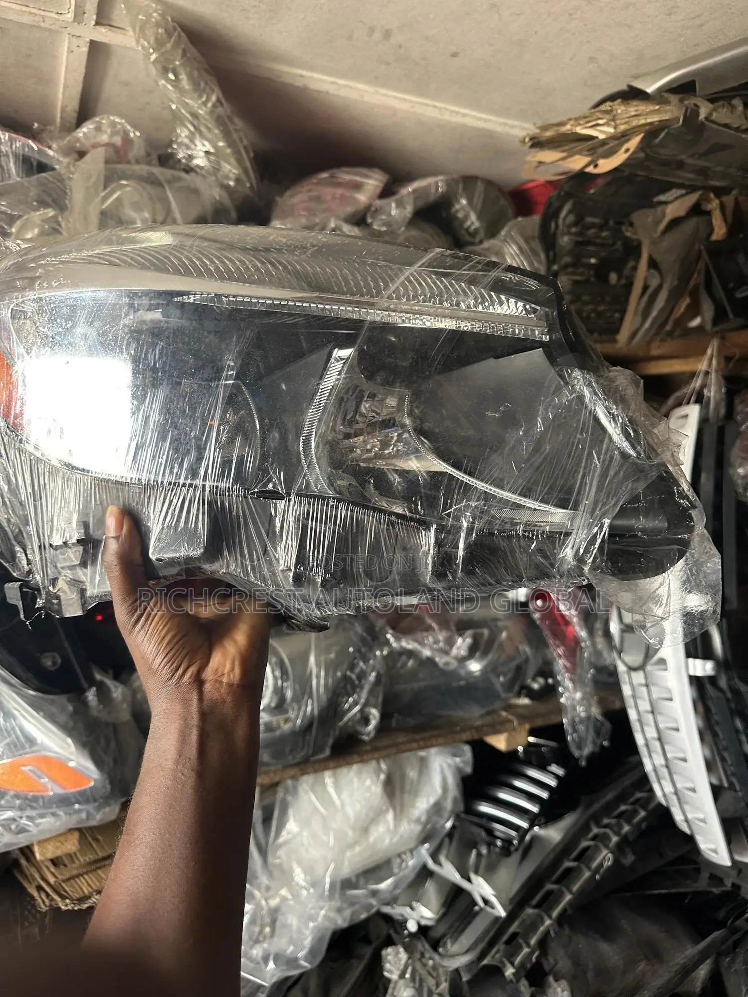 Mercedes Benz Gla / C300 Latest Model Headlight/ Headlamp
