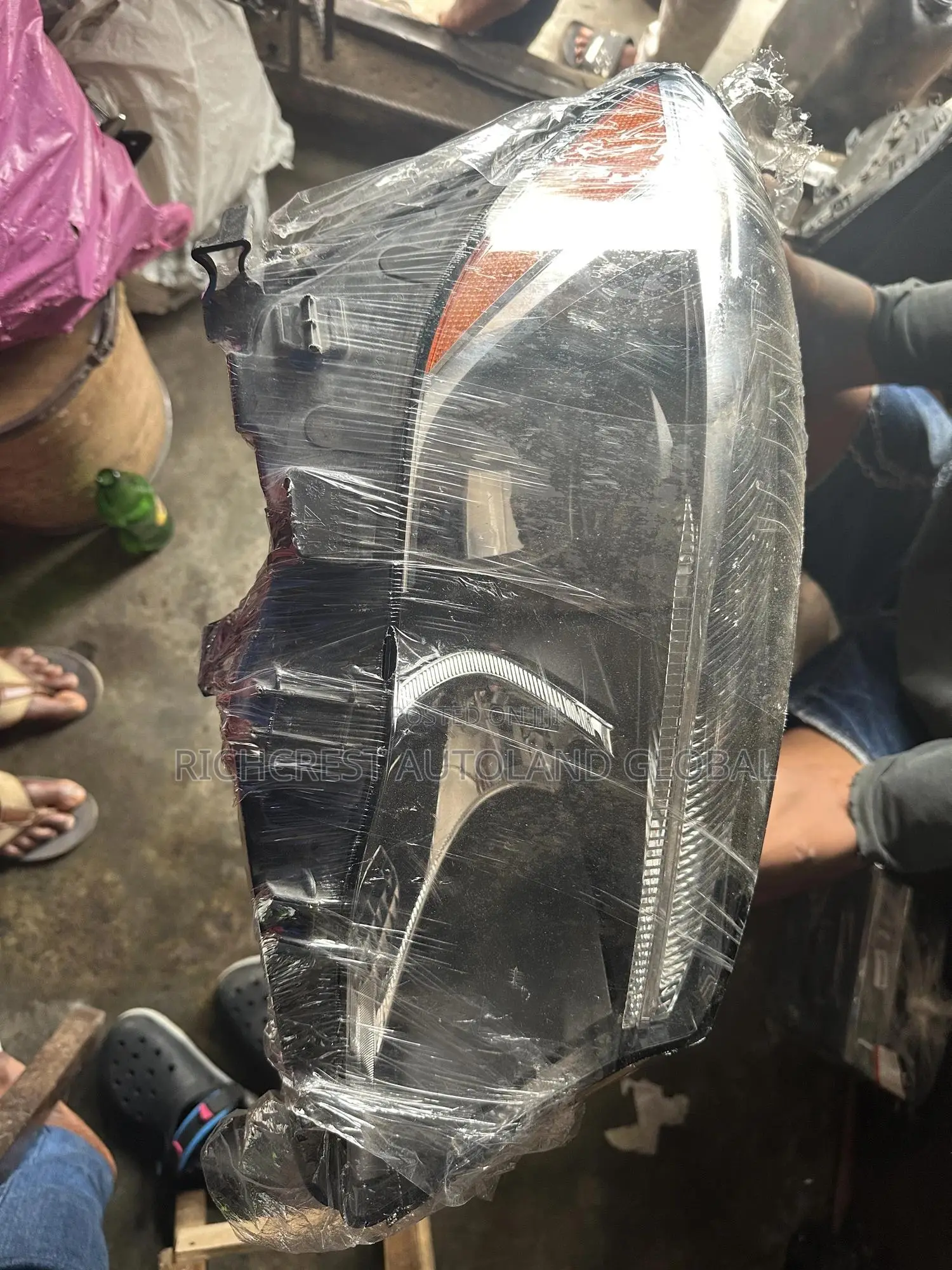 Mercedes Benz Gla / C300 Latest Model Headlight/ Headlamp