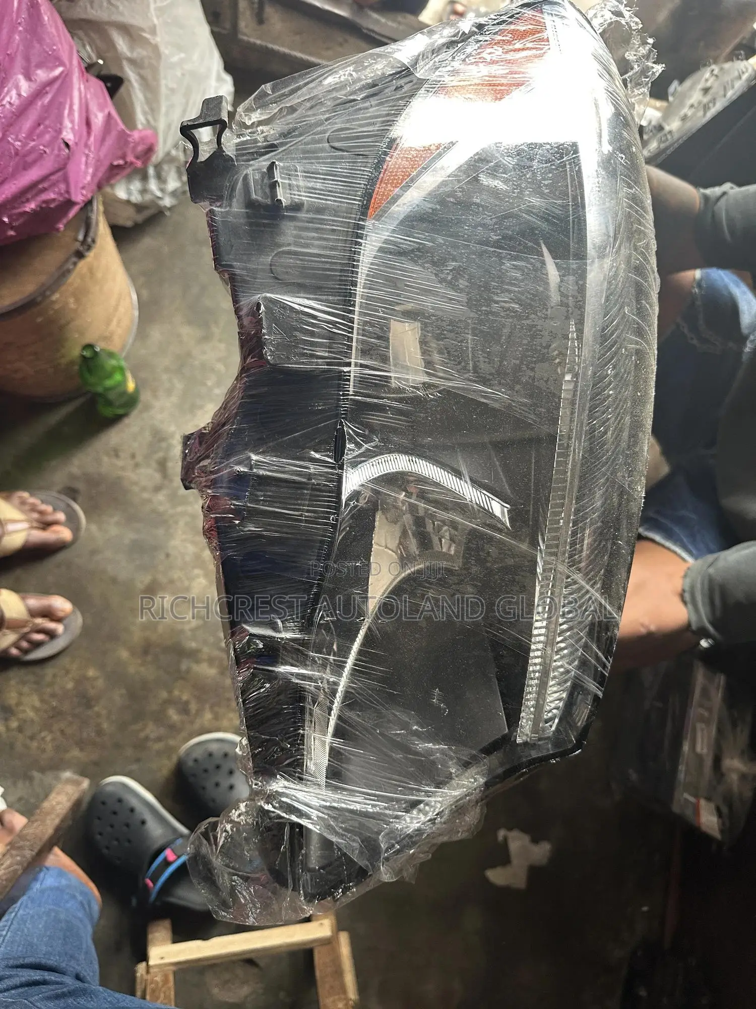 Mercedes Benz Gla / C300 Latest Model Headlight/ Headlamp