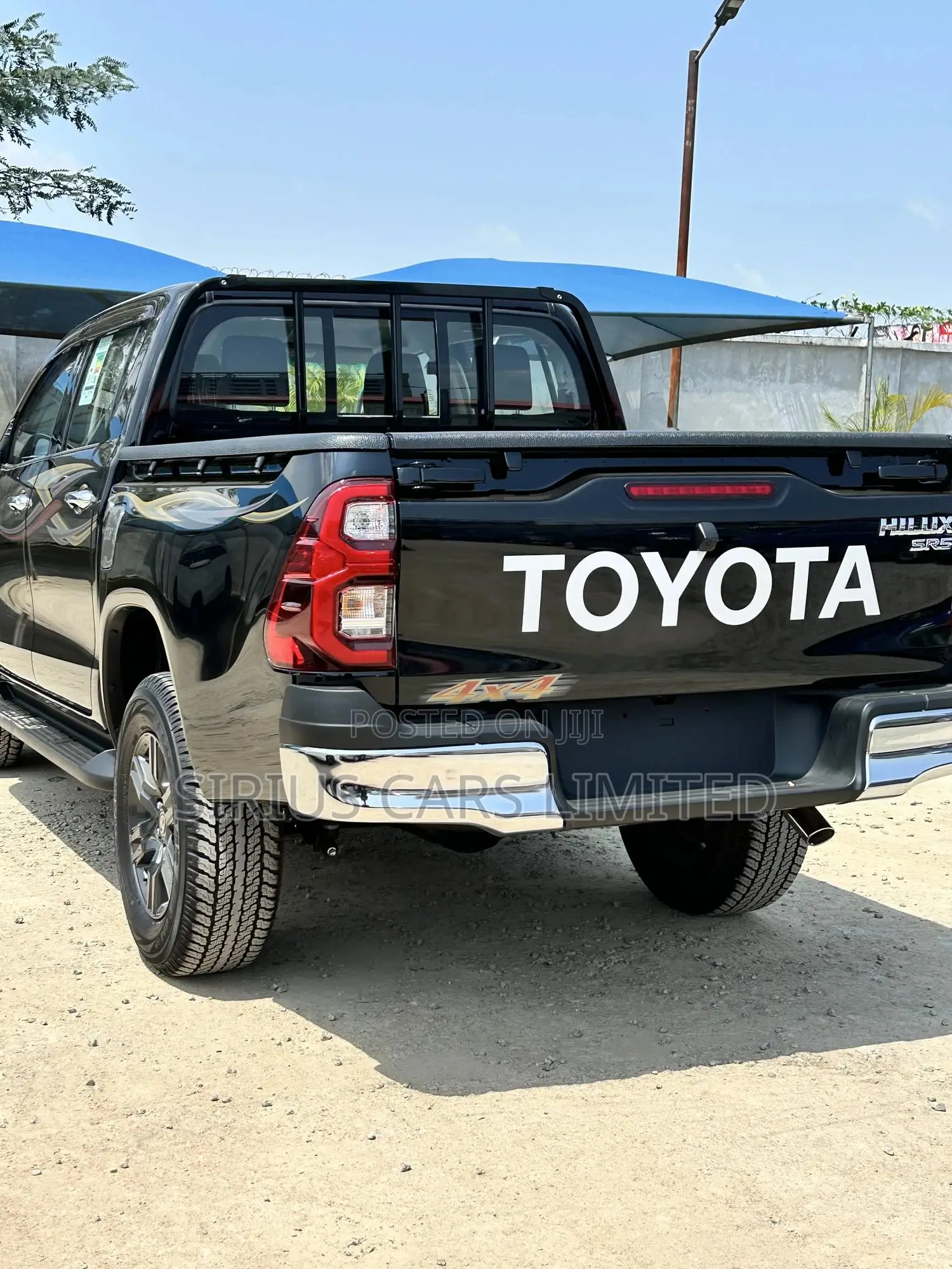 New Toyota Hilux 2025 Black