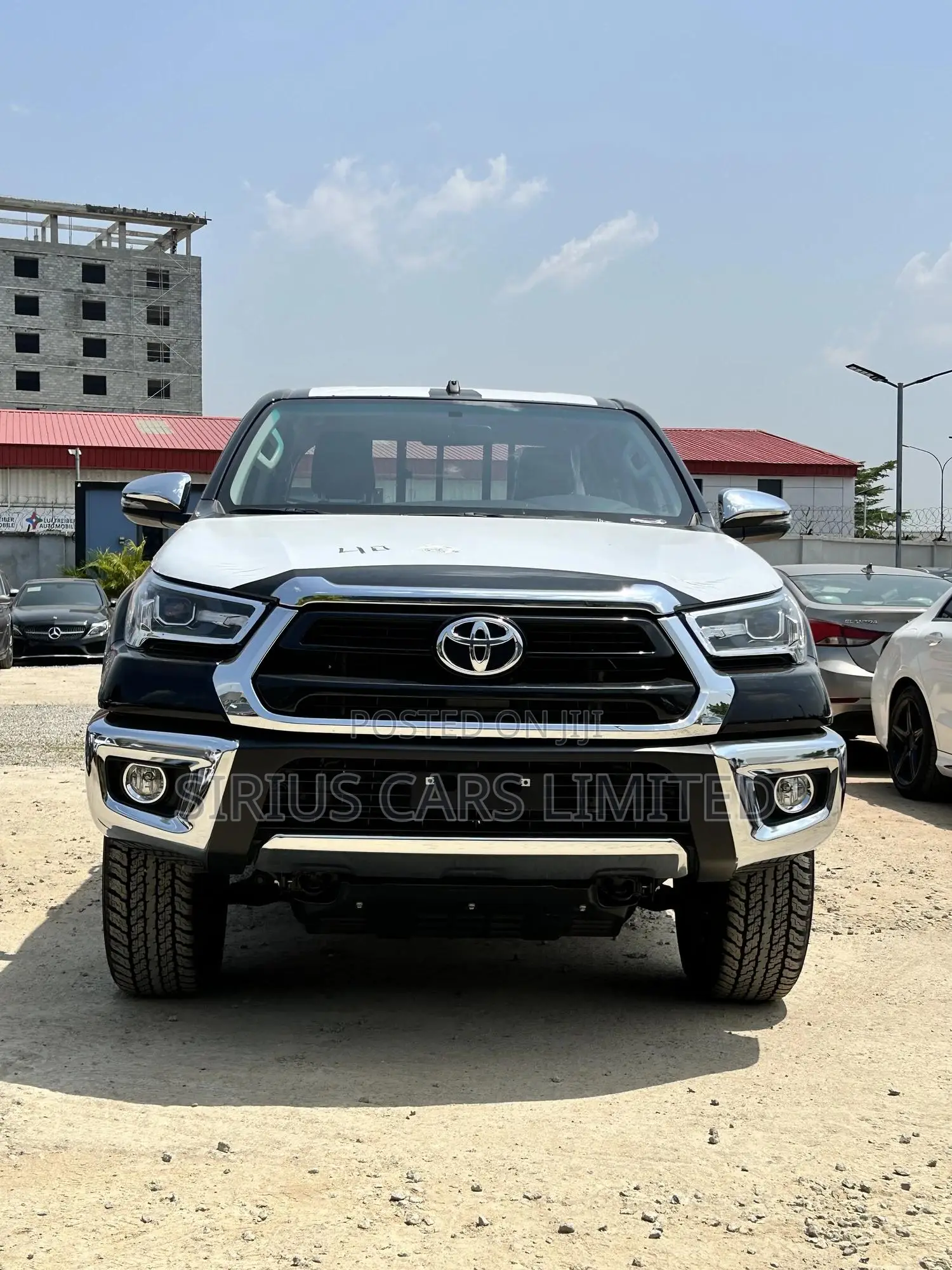 New Toyota Hilux 2025 Black