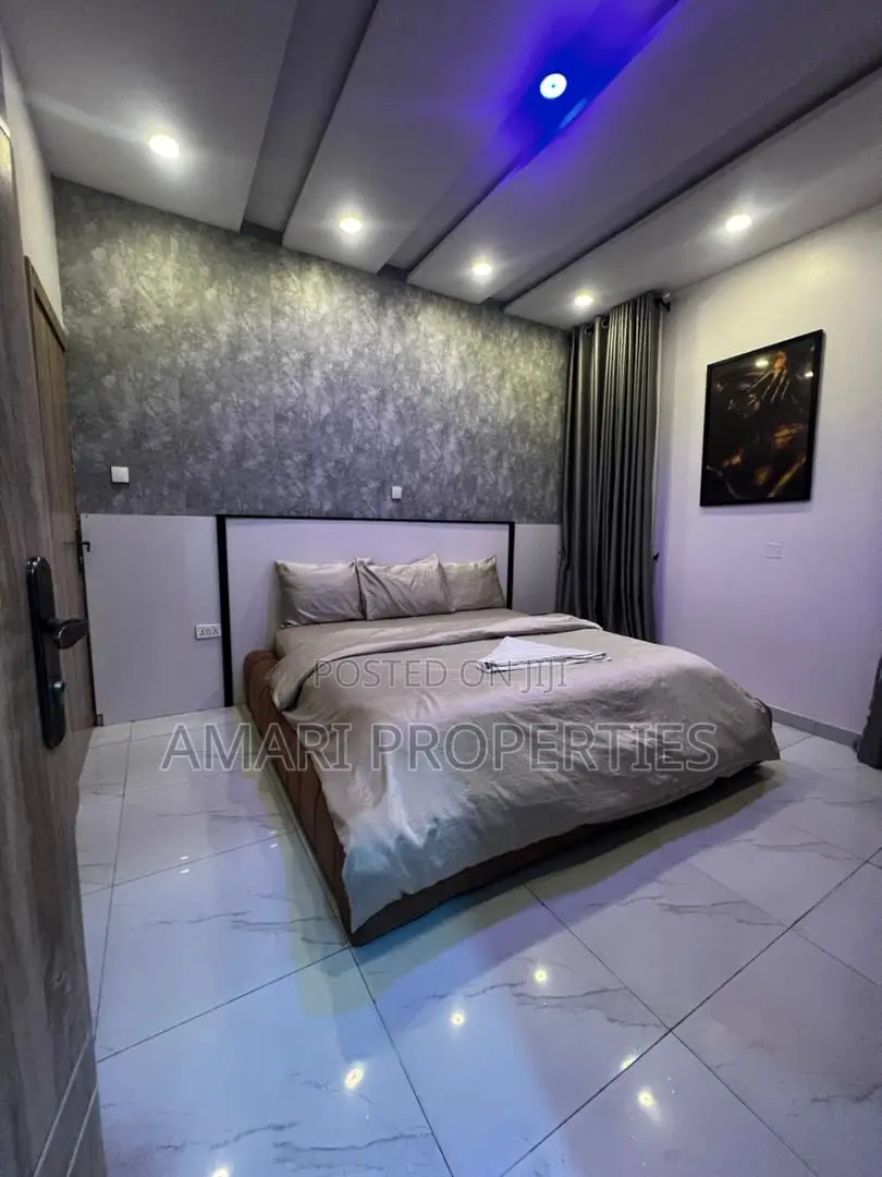 2bdrm Block of Flats in Lekki Phase 1 for rent