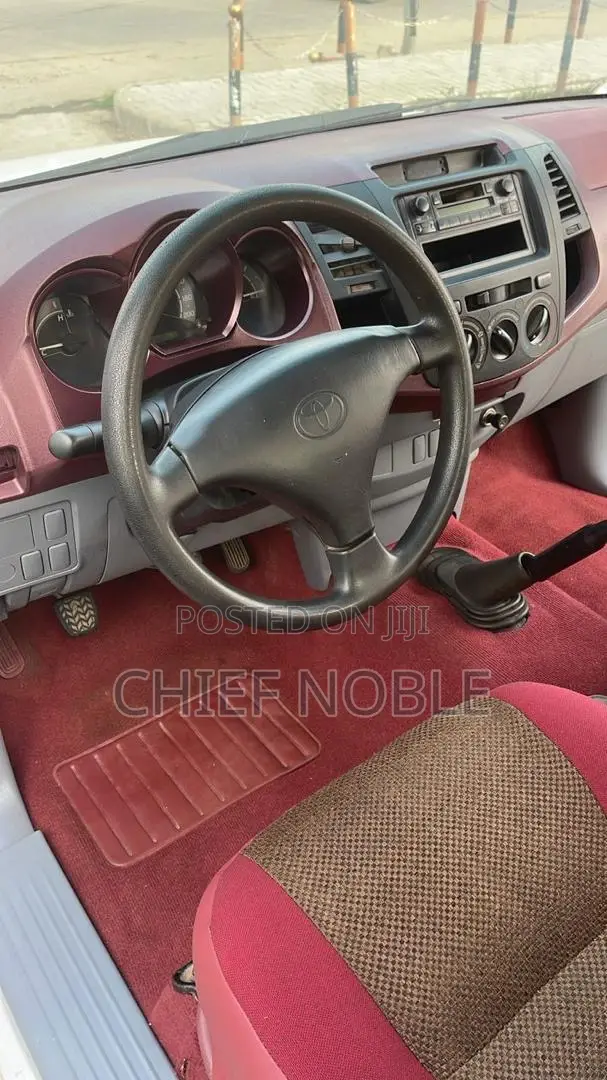 Toyota Hilux 2012 White