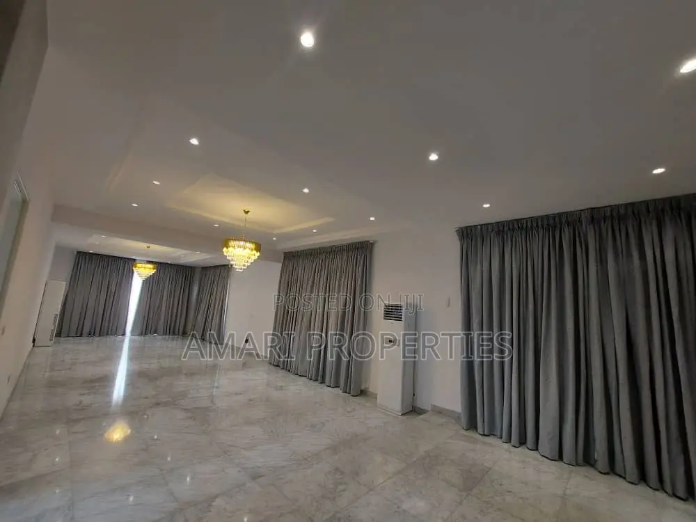 7bdrm Duplex in Banana Island for sale