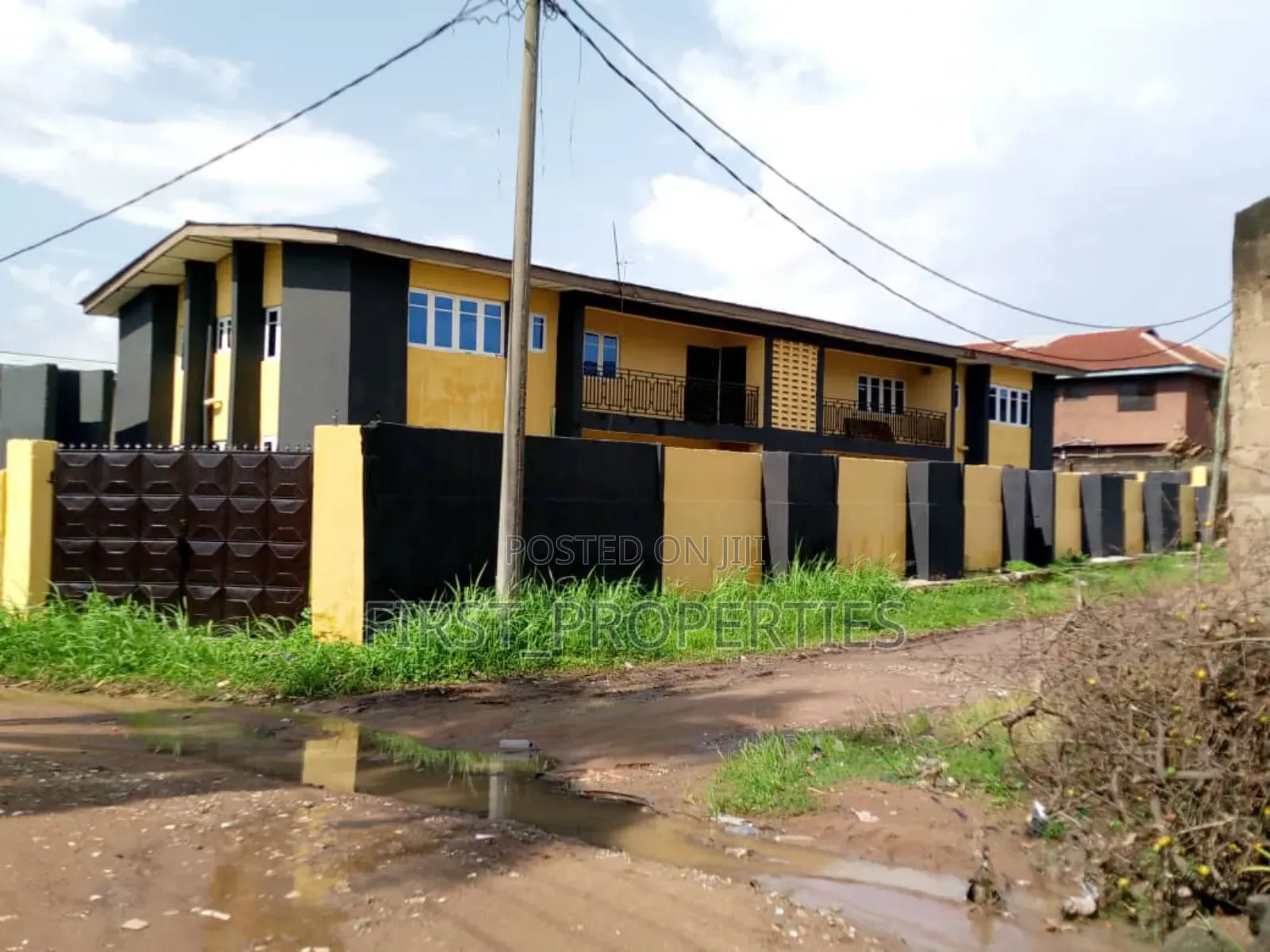 3bdrm Block of Flats in Within Nnpc Apata for sale
