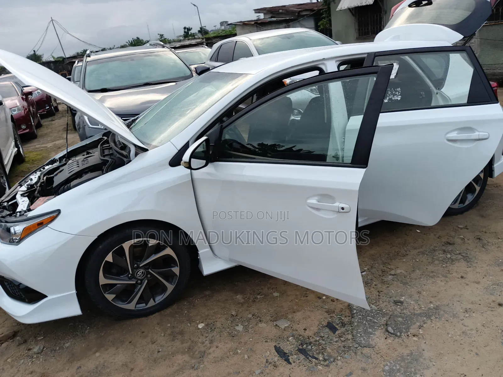 Toyota Corolla SE 4dr Sedan (1.8L 4cyl CVT) 2017 White