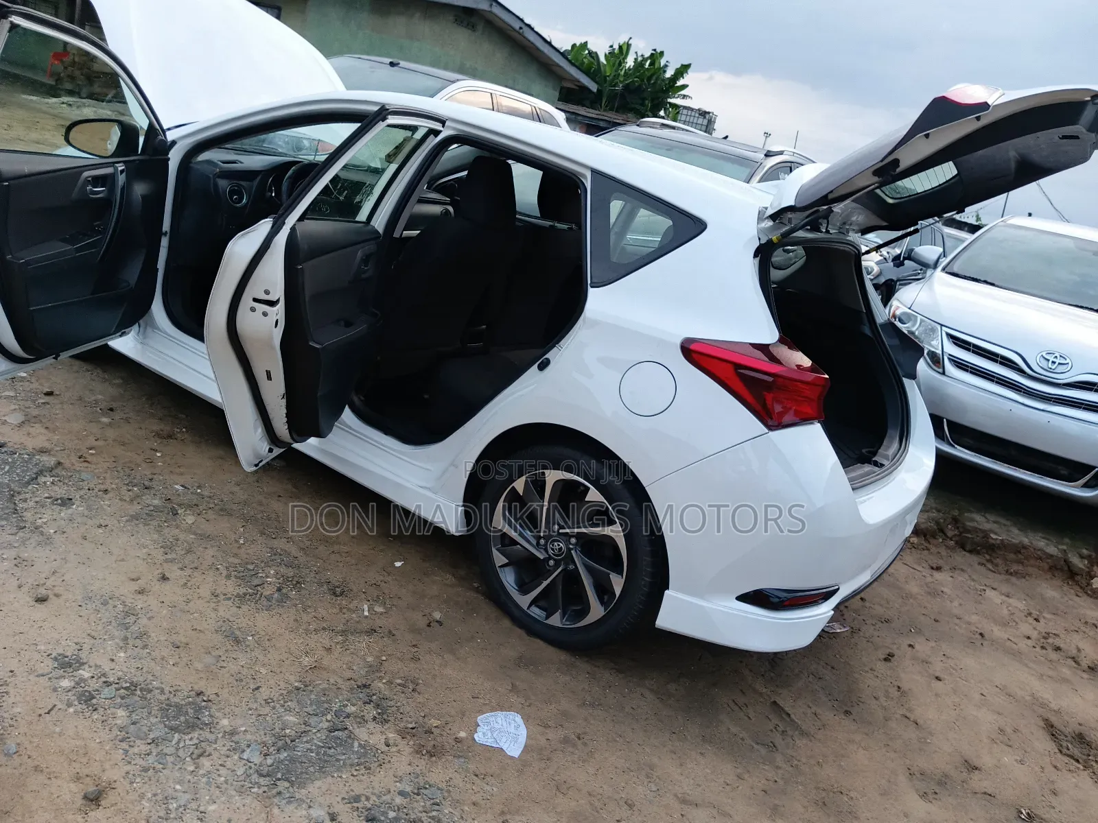 Toyota Corolla SE 4dr Sedan (1.8L 4cyl CVT) 2017 White