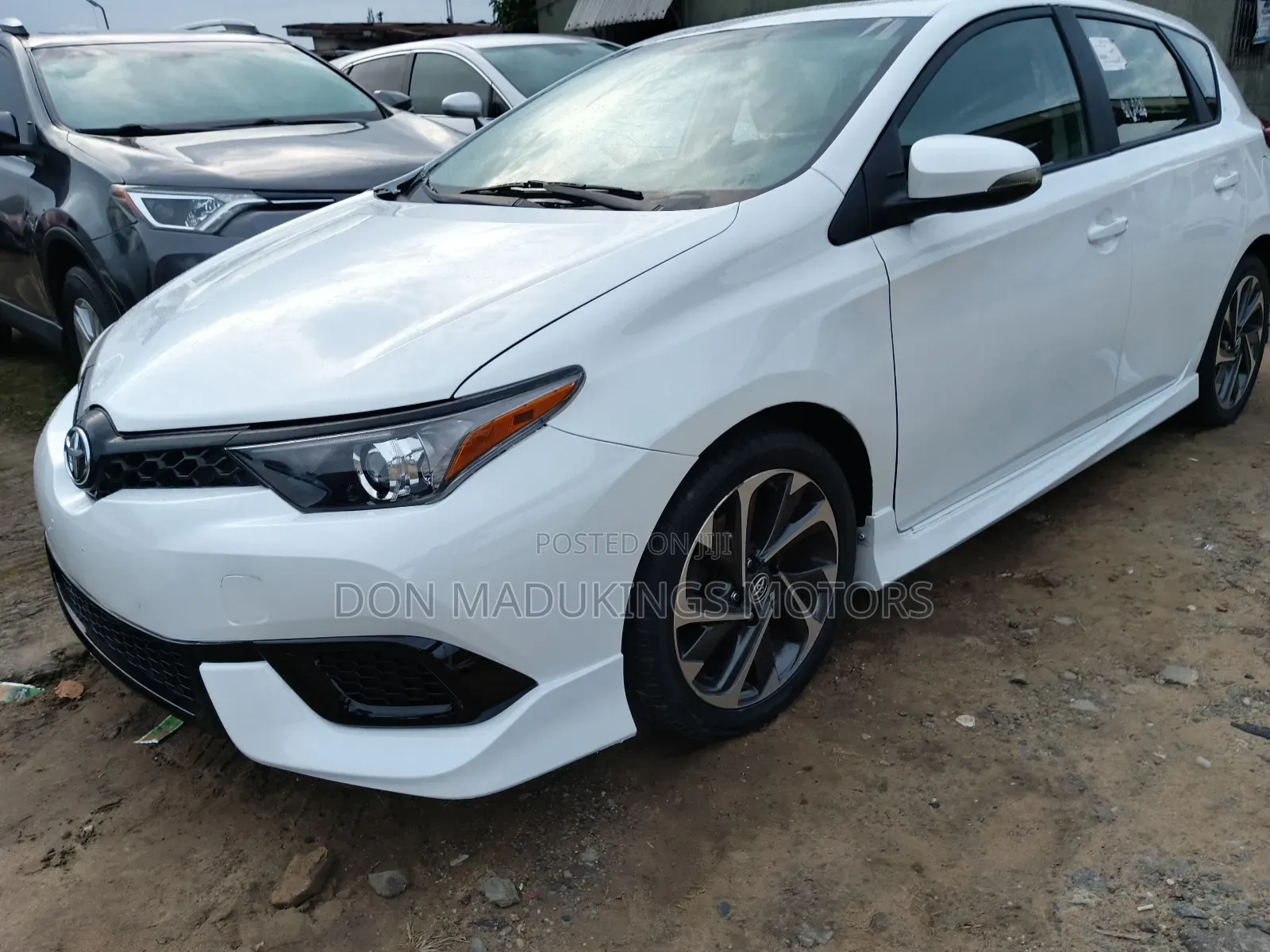 Toyota Corolla SE 4dr Sedan (1.8L 4cyl CVT) 2017 White