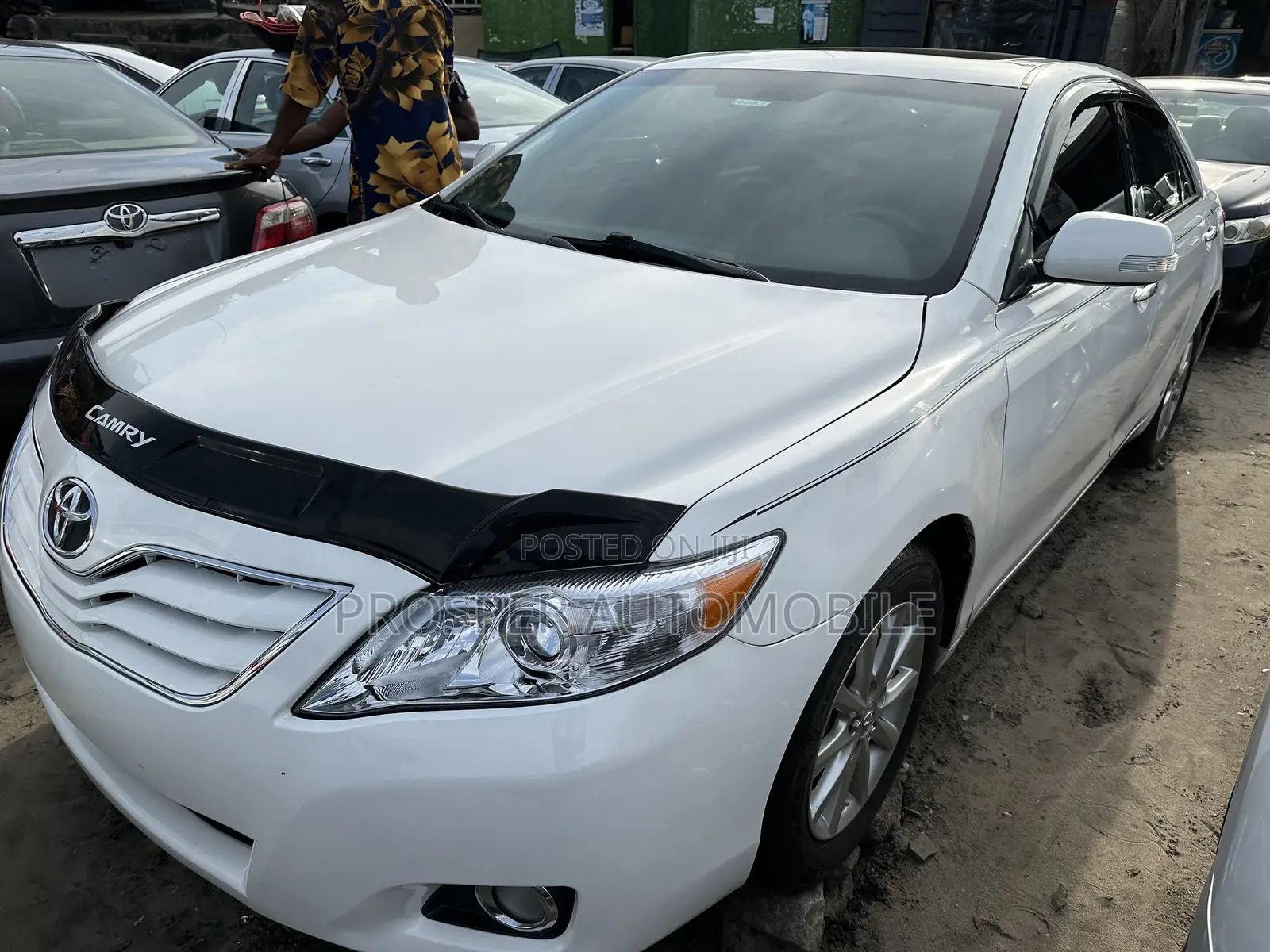 Toyota Camry XLE V6 4dr Sedan (3.5L 6cyl 6A) 2011 Off white