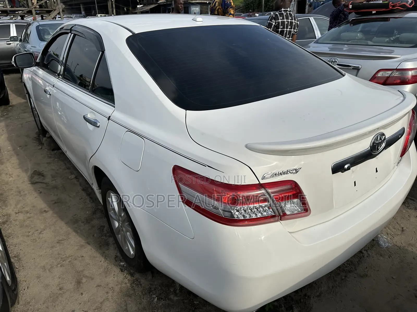 Toyota Camry XLE V6 4dr Sedan (3.5L 6cyl 6A) 2011 Off white