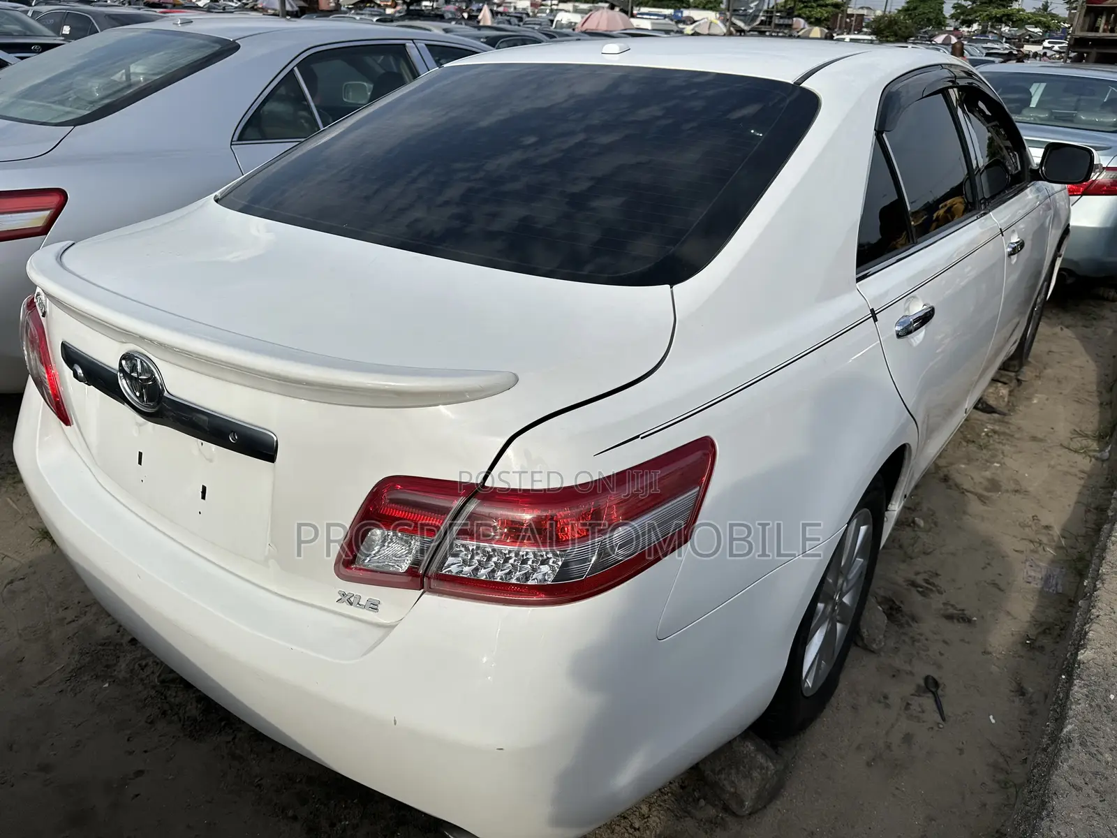 Toyota Camry XLE V6 4dr Sedan (3.5L 6cyl 6A) 2011 Off white