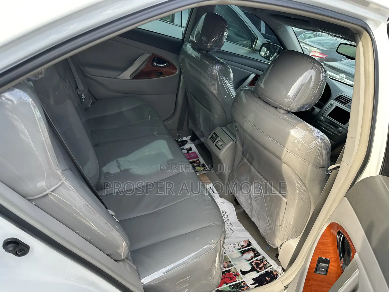 Toyota Camry XLE V6 4dr Sedan (3.5L 6cyl 6A) 2011 Off white