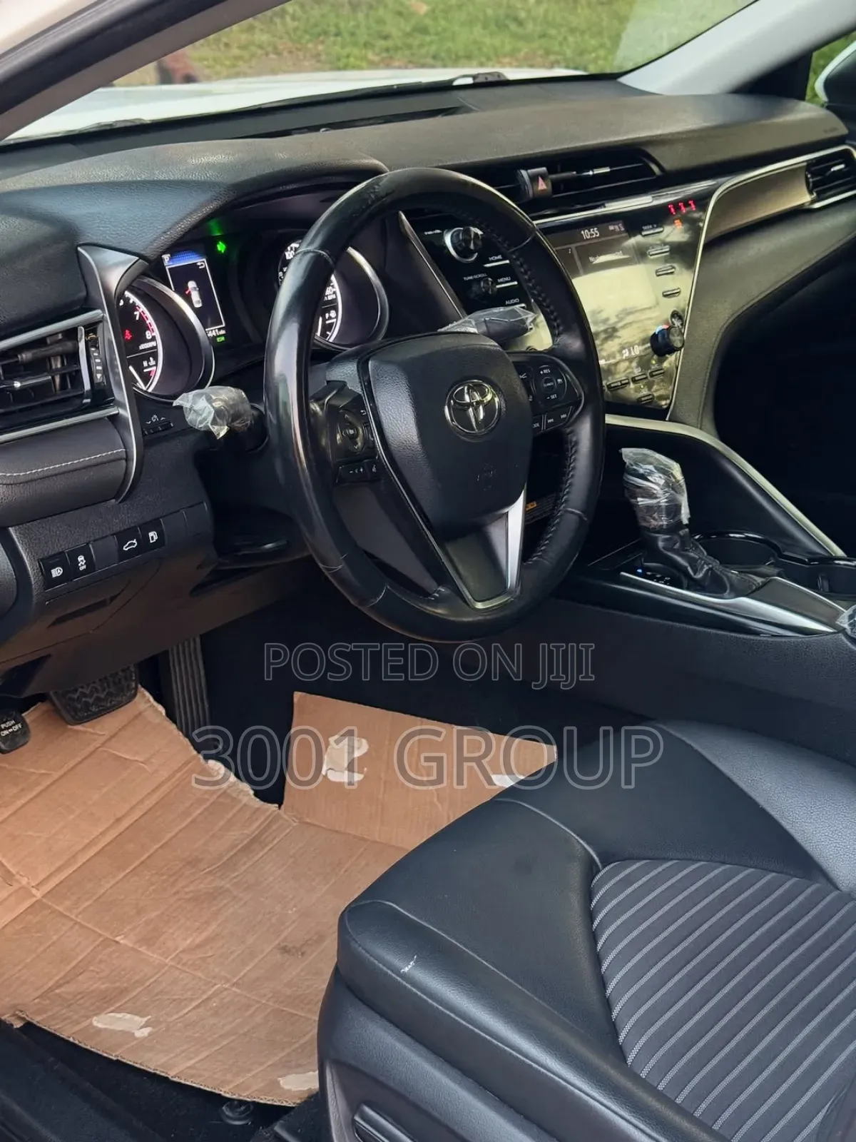 Toyota Camry SE FWD (2.5L 4cyl 8AM) 2018 White