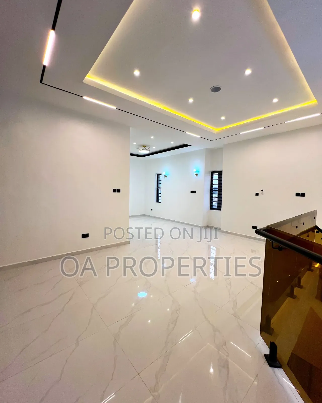 6bdrm Duplex in Chevron for sale