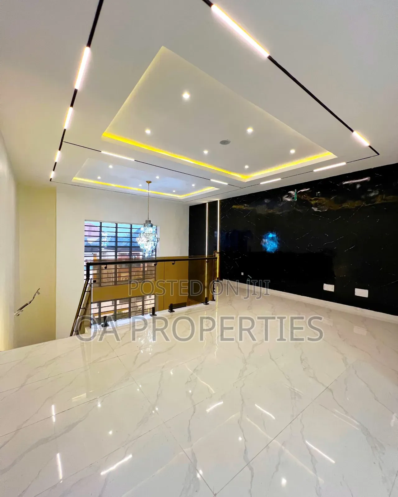 6bdrm Duplex in Chevron for sale