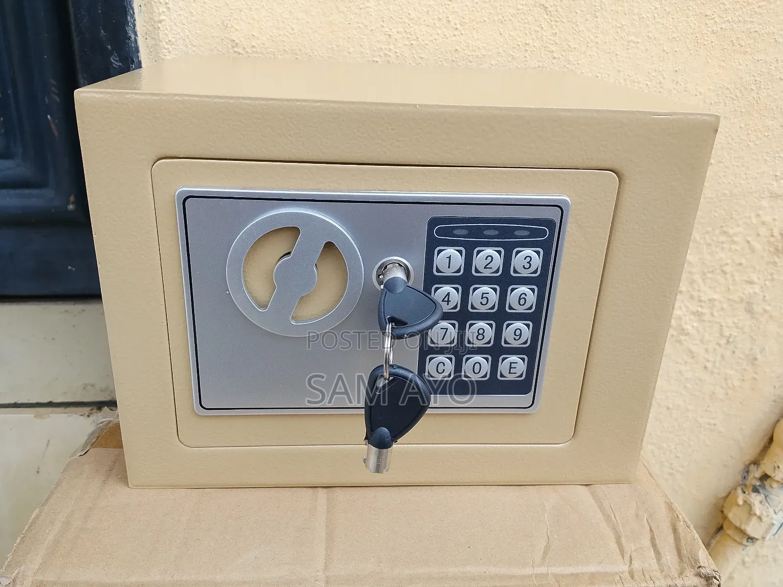 Electronic Safe Box - Password And Key (17 X 17 X 23 Cm)