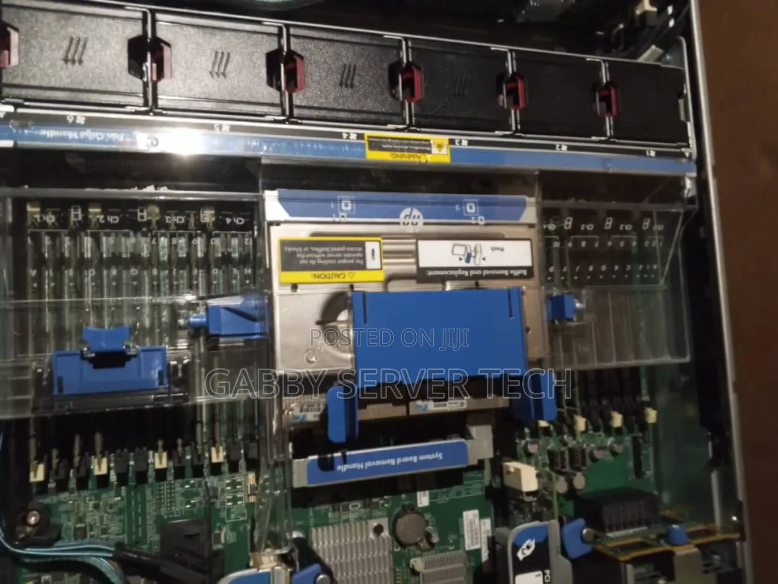 Server HP ProLiant DL380P Gen8 32GB Intel Xeon HDD+SSD 1T