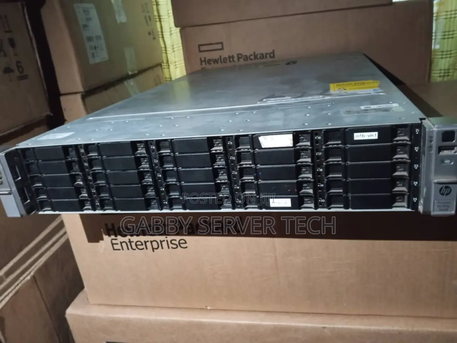 Server HP ProLiant DL380P Gen8 32GB Intel Xeon HDD+SSD 1T