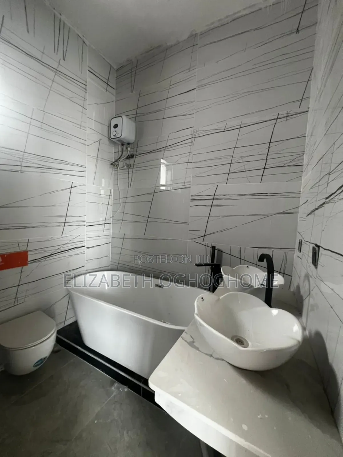 4bdrm Duplex in Chevron for sale