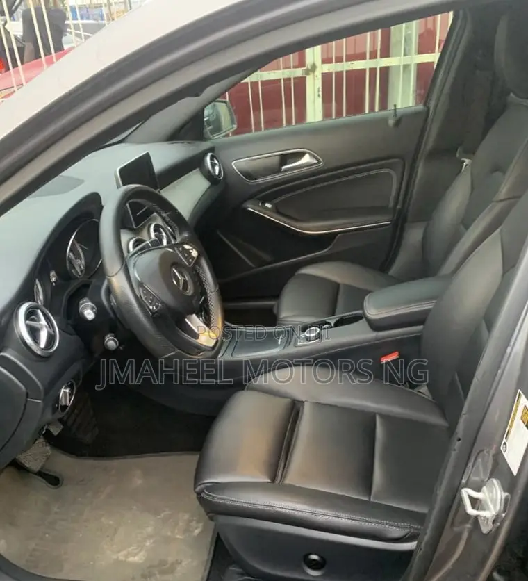 Mercedes-Benz GLA 250 2016 Gray