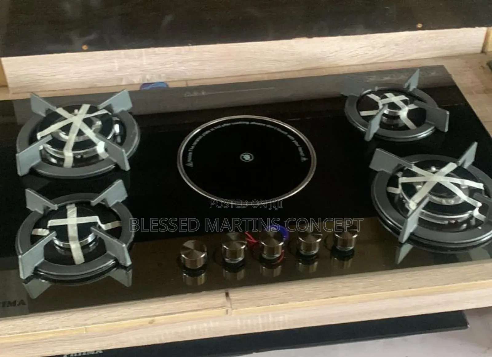 90cm 4 Burners and 1 Center Electric Hotplate. Brand: Phiima