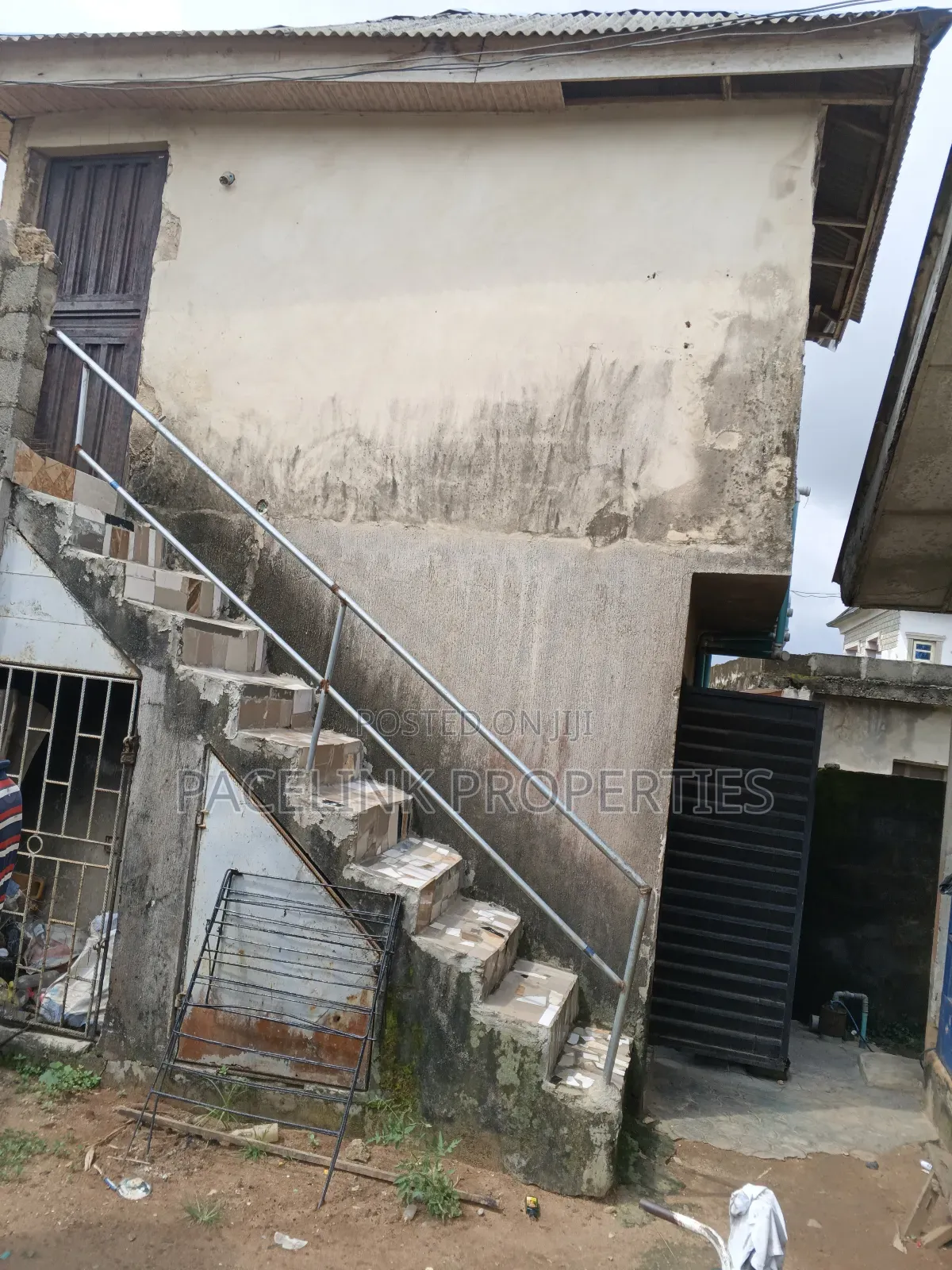 10bdrm Bungalow in Igando / Ikotun/Igando for rent