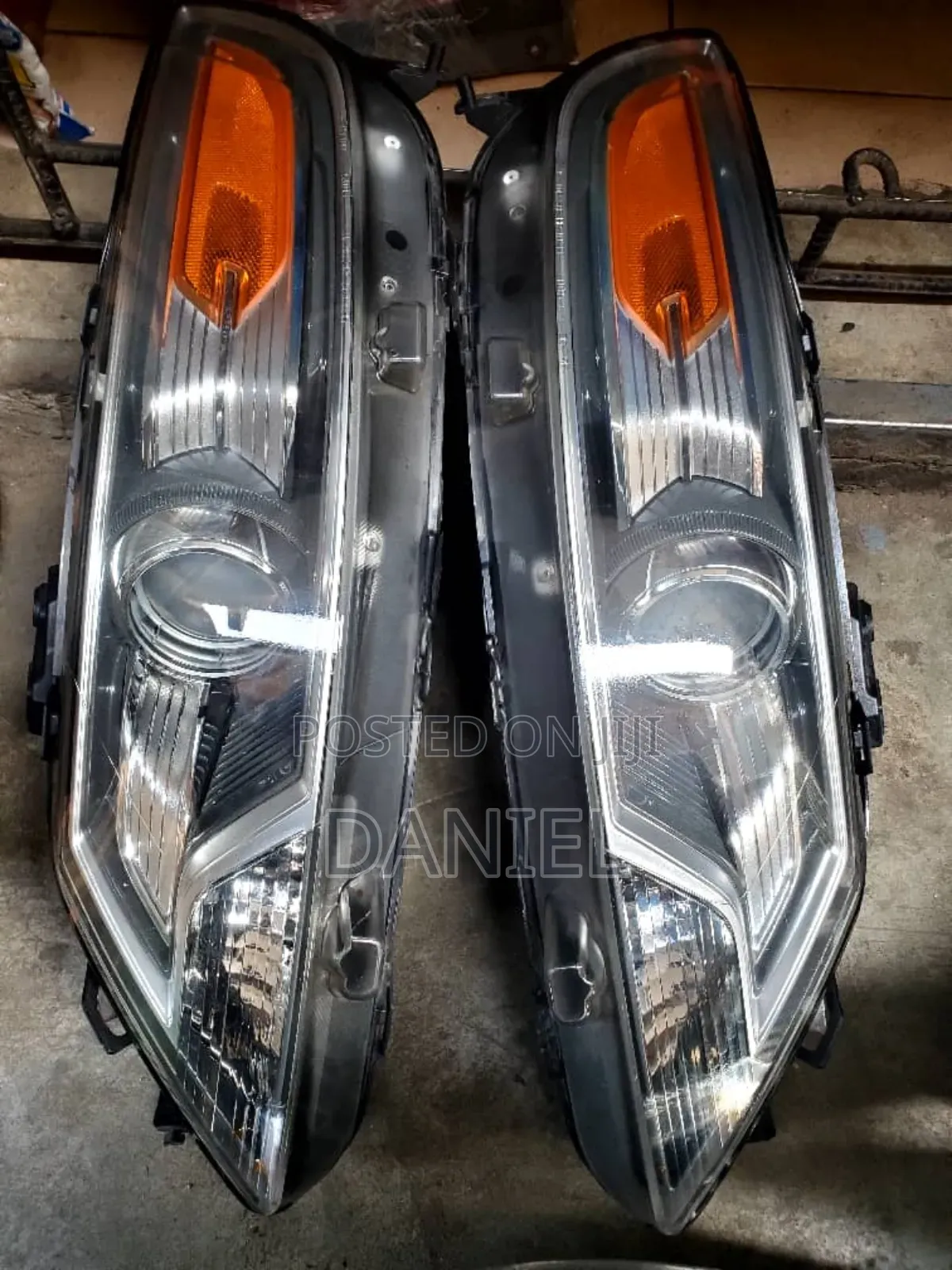 Ford Taurus 2010 Headlight